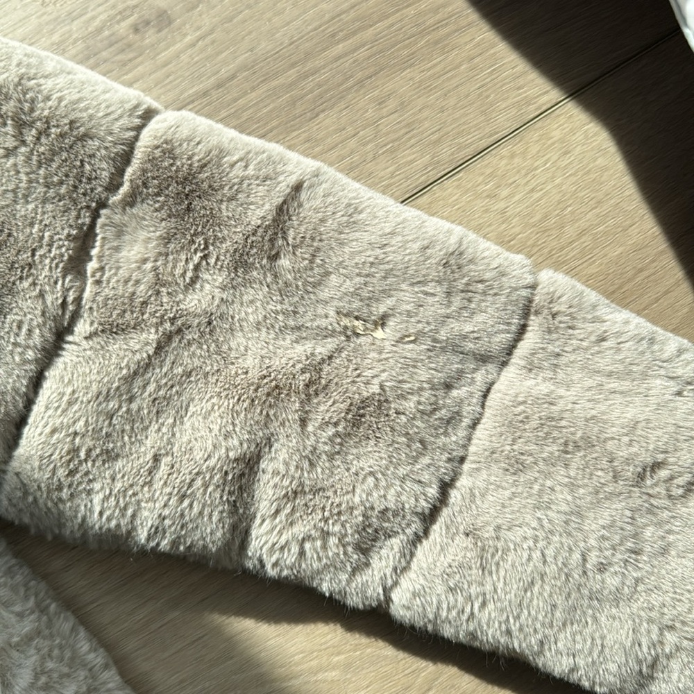 Abercrombie and Fitch Mini Faux Fur Puffer - Picture 2 of 2